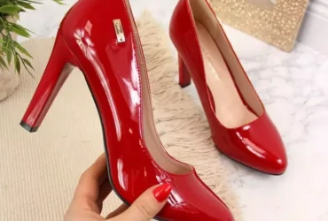 Red pumps lacquered on the W Sergio Leone post