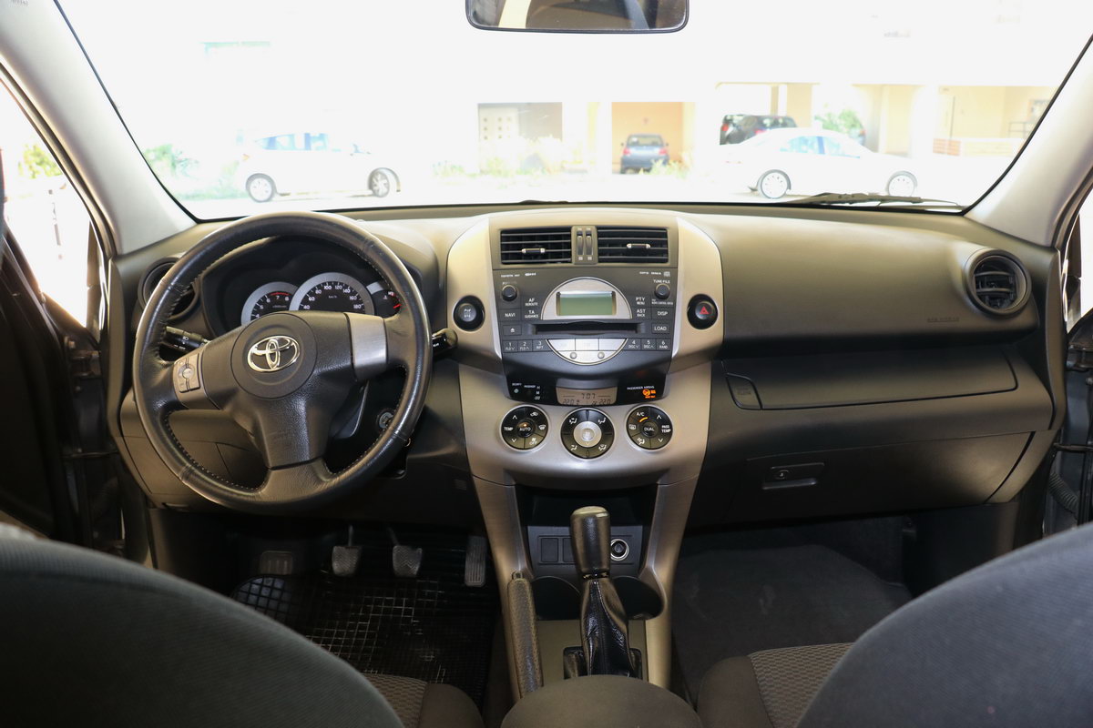 TOYOTA RAV4 Executive 4×4 (LPG)