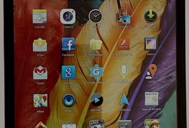 Tablet XPAD 8” Simmtronics με τη θήκη και το τροφοδοτικό του.