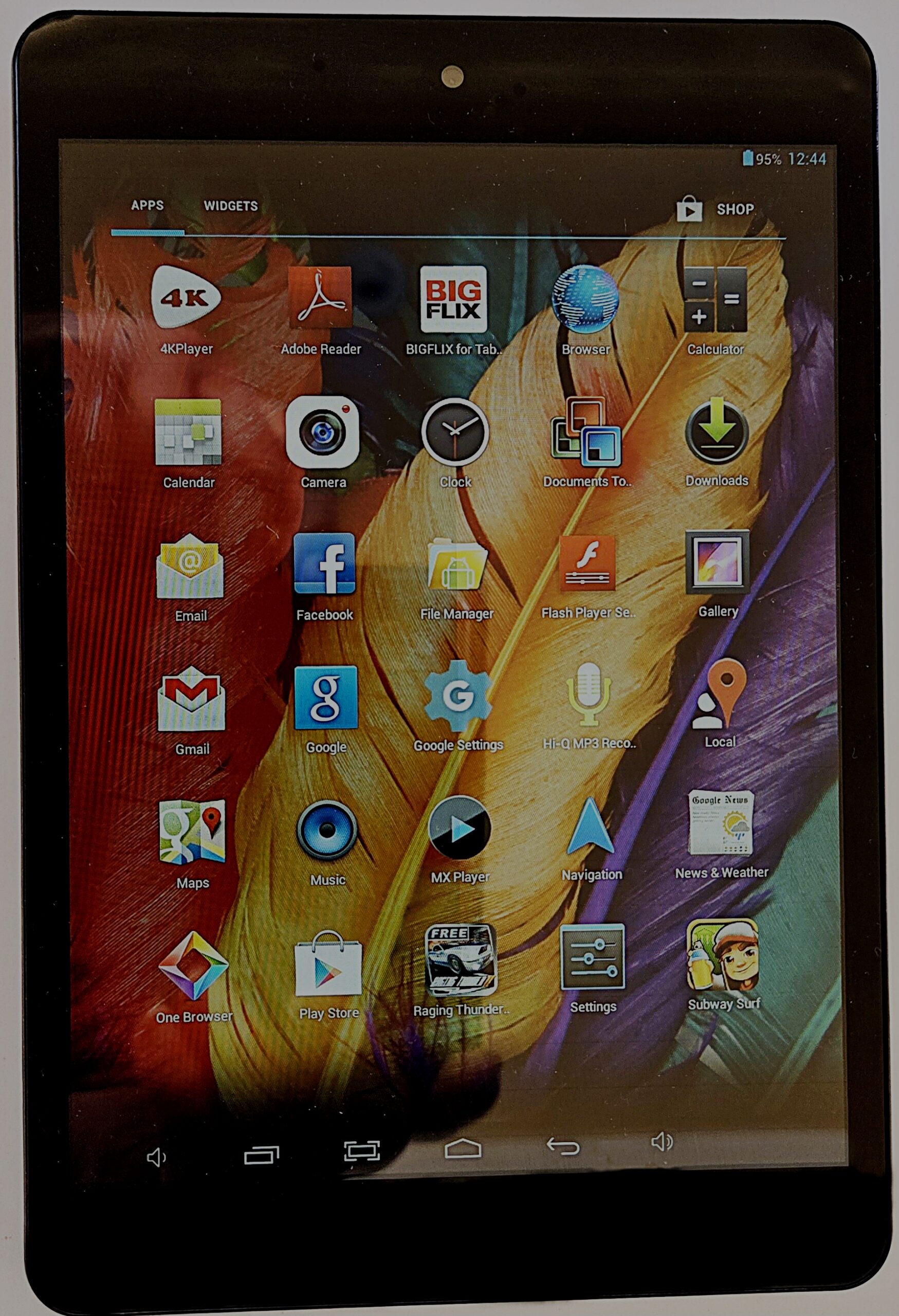 Tablet XPAD 8” Simmtronics με τη θήκη και το τροφοδοτικό του.