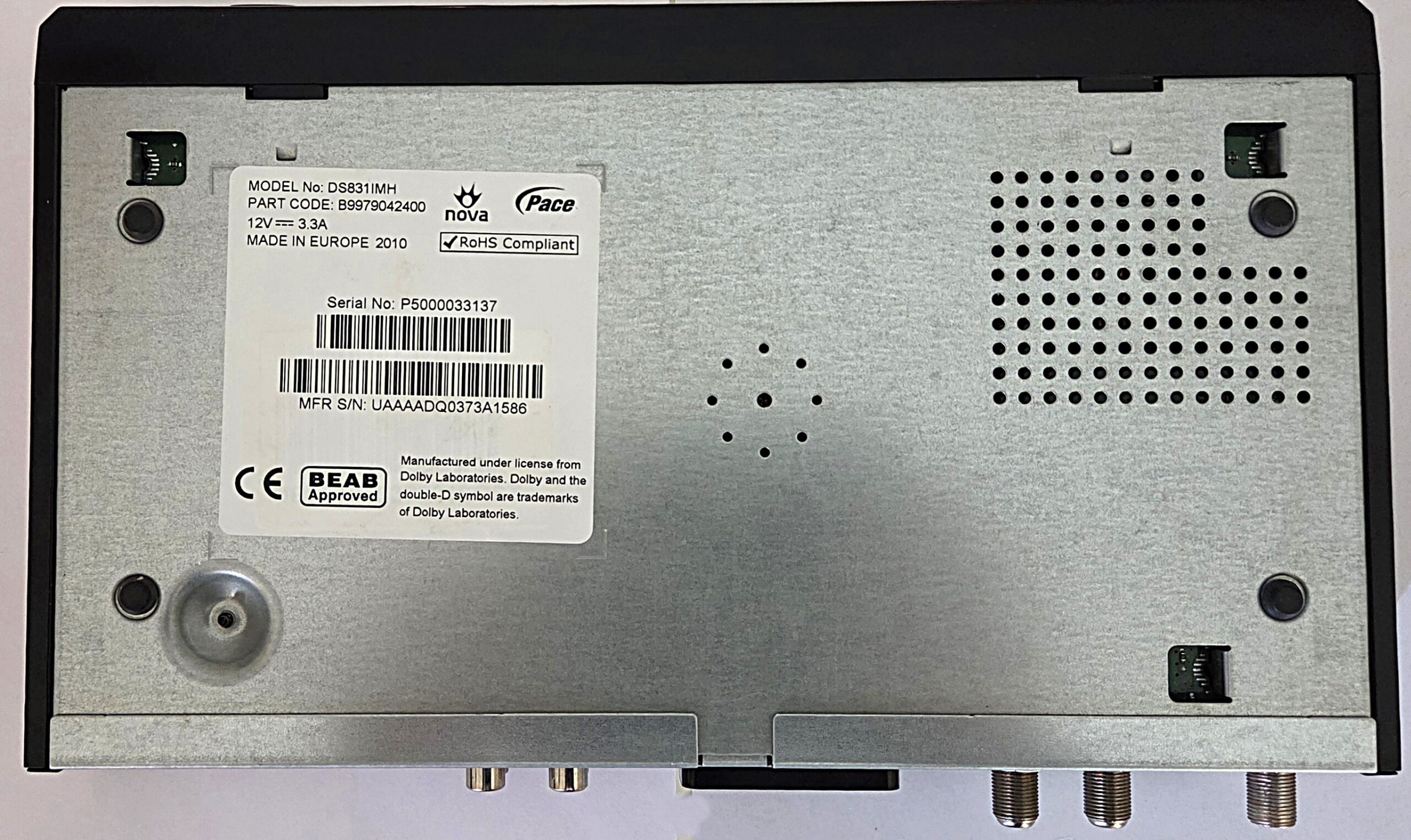 Αποκωδικοποιητής NovaBox HD 831 με όλα τα παρελκόμενά του