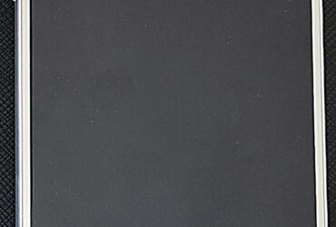 Kινητό τηλέφωνο Samsung Galaxy S7 στην αυθεντική του συσκευασία.