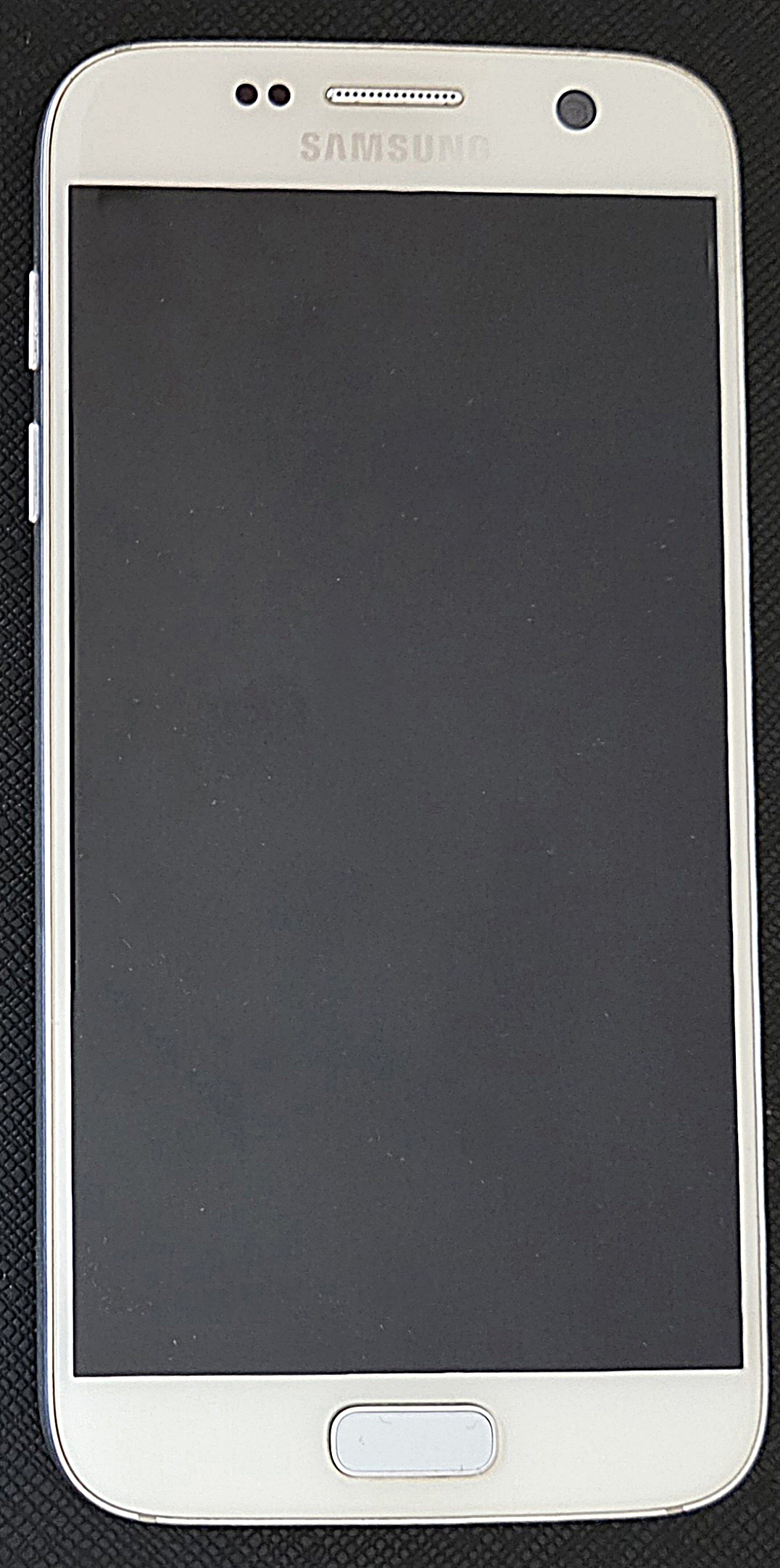 Kινητό τηλέφωνο Samsung Galaxy S7 στην αυθεντική του συσκευασία.