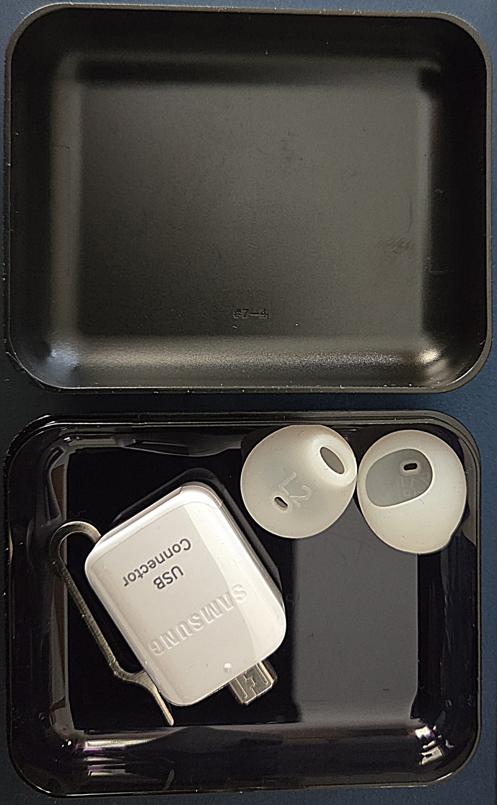 Kινητό τηλέφωνο Samsung Galaxy S7 στην αυθεντική του συσκευασία.