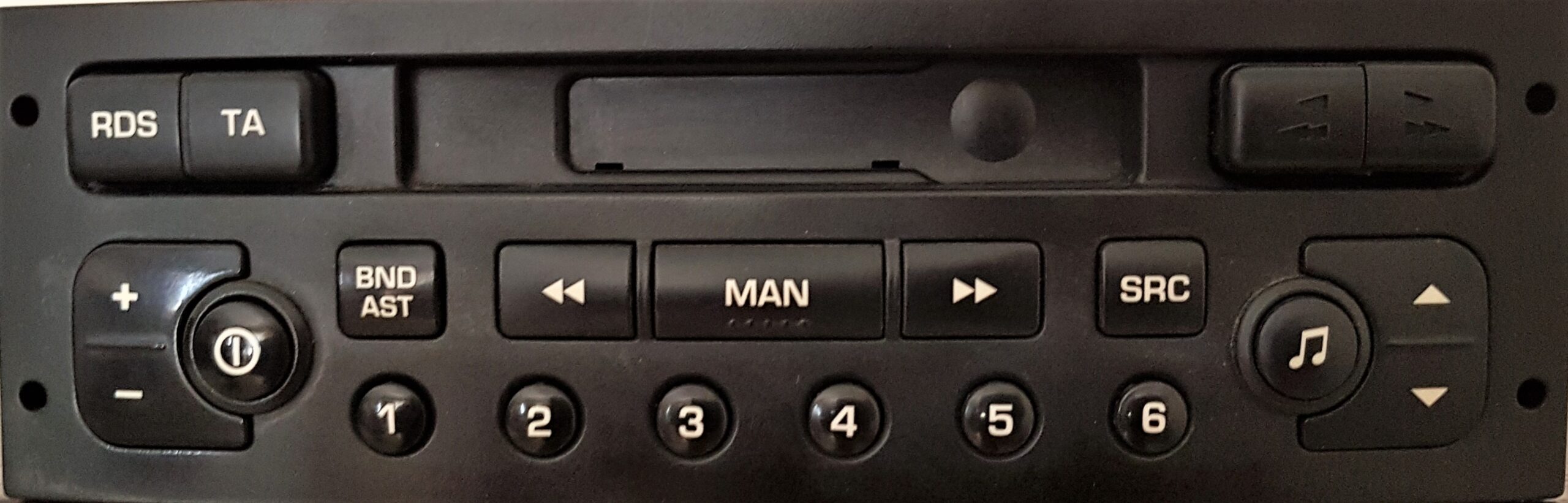 Ραδιοκασετόφωνο της PEUGEOT, γνήσιο και αχρησιμοποίητο.