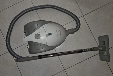 Hλεκτρική Σκούπα ROHNSON R-136, με τα παρελκόμενά της.