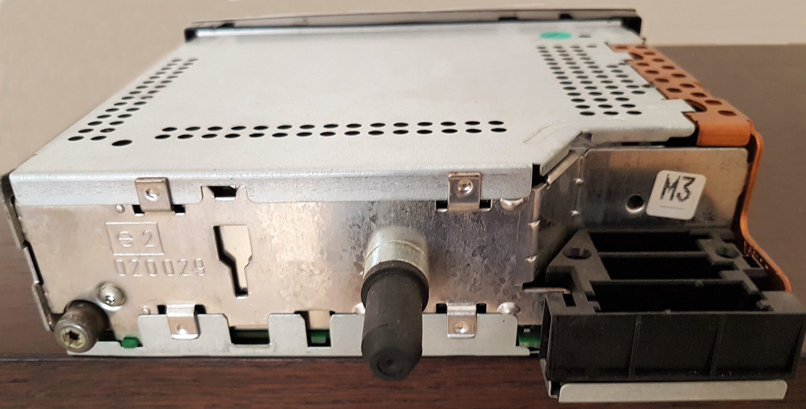 Ραδιοκασετόφωνο της PEUGEOT, γνήσιο και αχρησιμοποίητο.